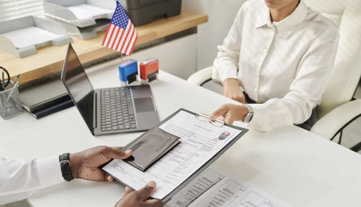 Những giấy tờ cá nhân cần thiết trong hồ sơ xin Visa EB-3